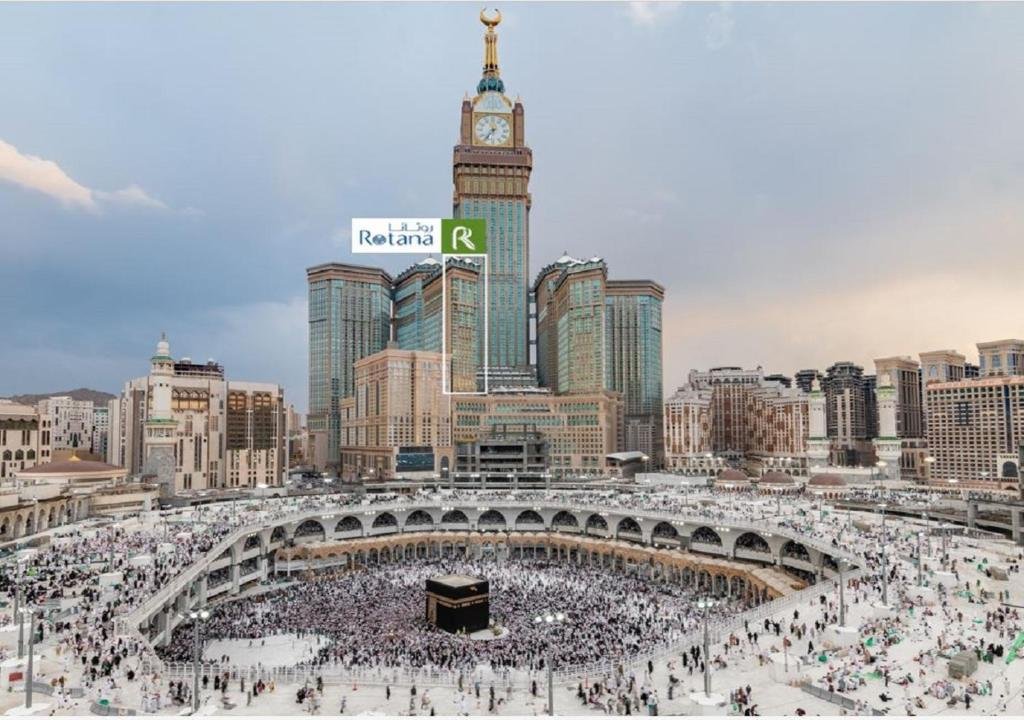 Premium Umrah packages 2025 with luxury accommodation and flights